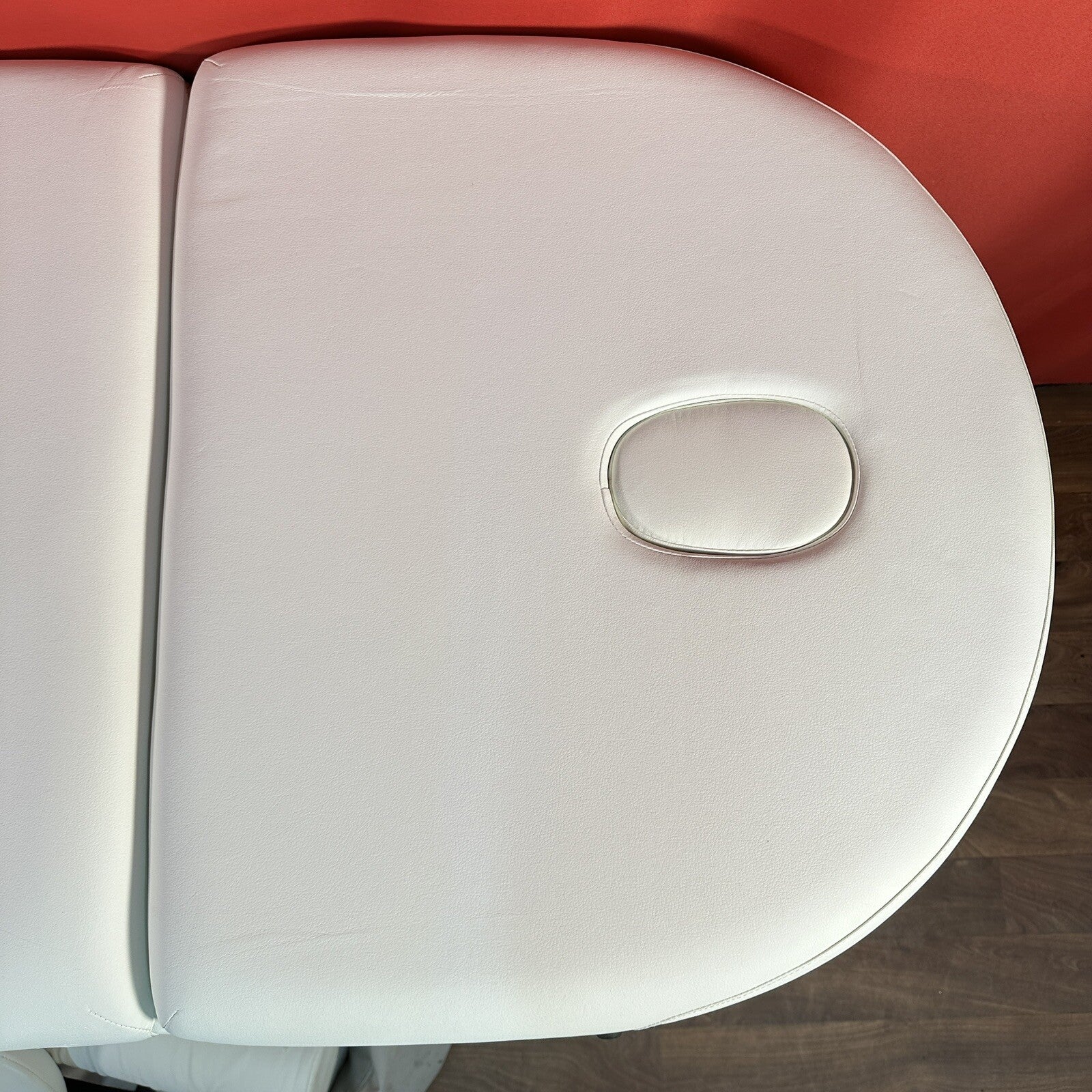 Tahiti Portable Massage Table | White Faux Leather | Height Adjustable | Used | Beauty Therapy