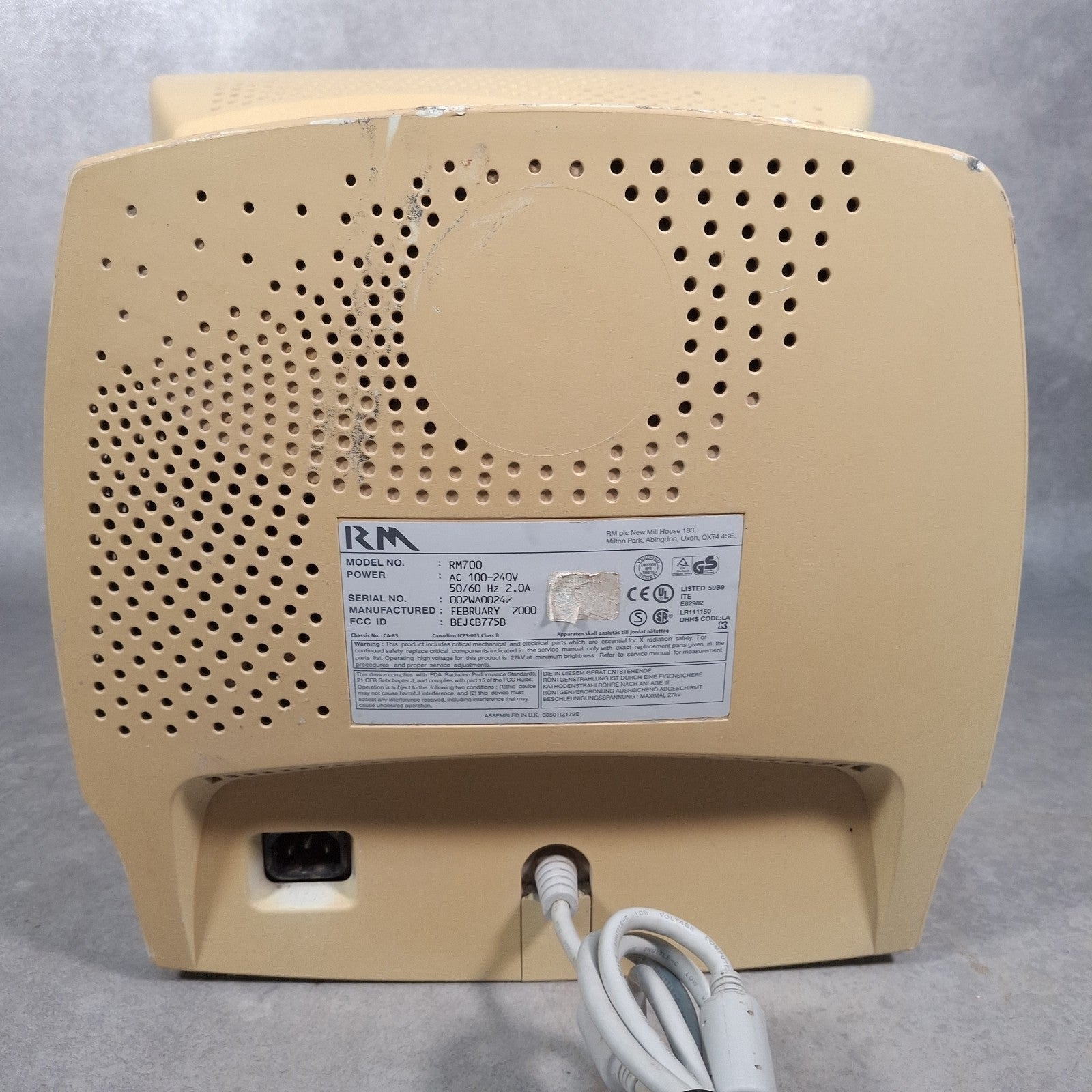RM RM700 17" CRT VGA Monitor | Beige | c.2001 | Faulty / For Parts | Retro Vintage PC