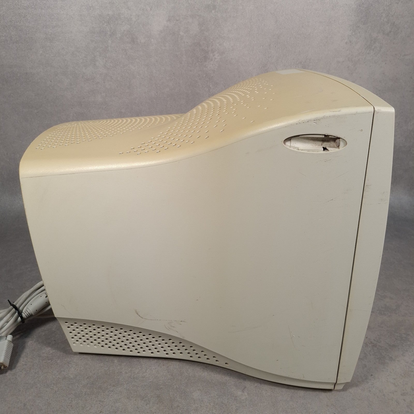 RM RM700 17" CRT VGA Monitor | Beige | c.2001 | Faulty / For Parts | Retro Vintage PC