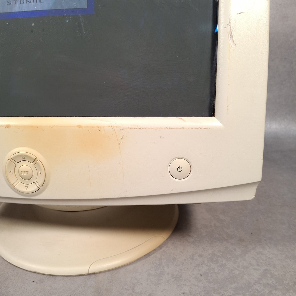 RM RM700-A 17" CRT VGA Monitor | Beige | 2001 | Retro PC & Vintage Gaming Display
