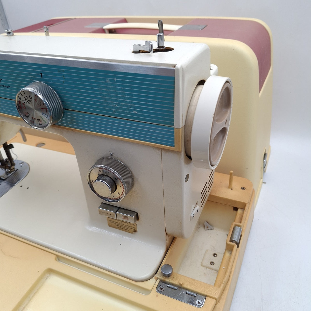 Riccar 510 Super Z Stretch Vintage Sewing Machine with Case & Foot Pedal – 1960s/70s | Used