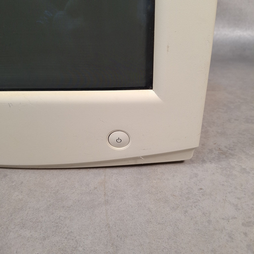 RM RM700 17" CRT VGA Monitor | Beige | c.2001 | Faulty / For Parts | Retro Vintage PC