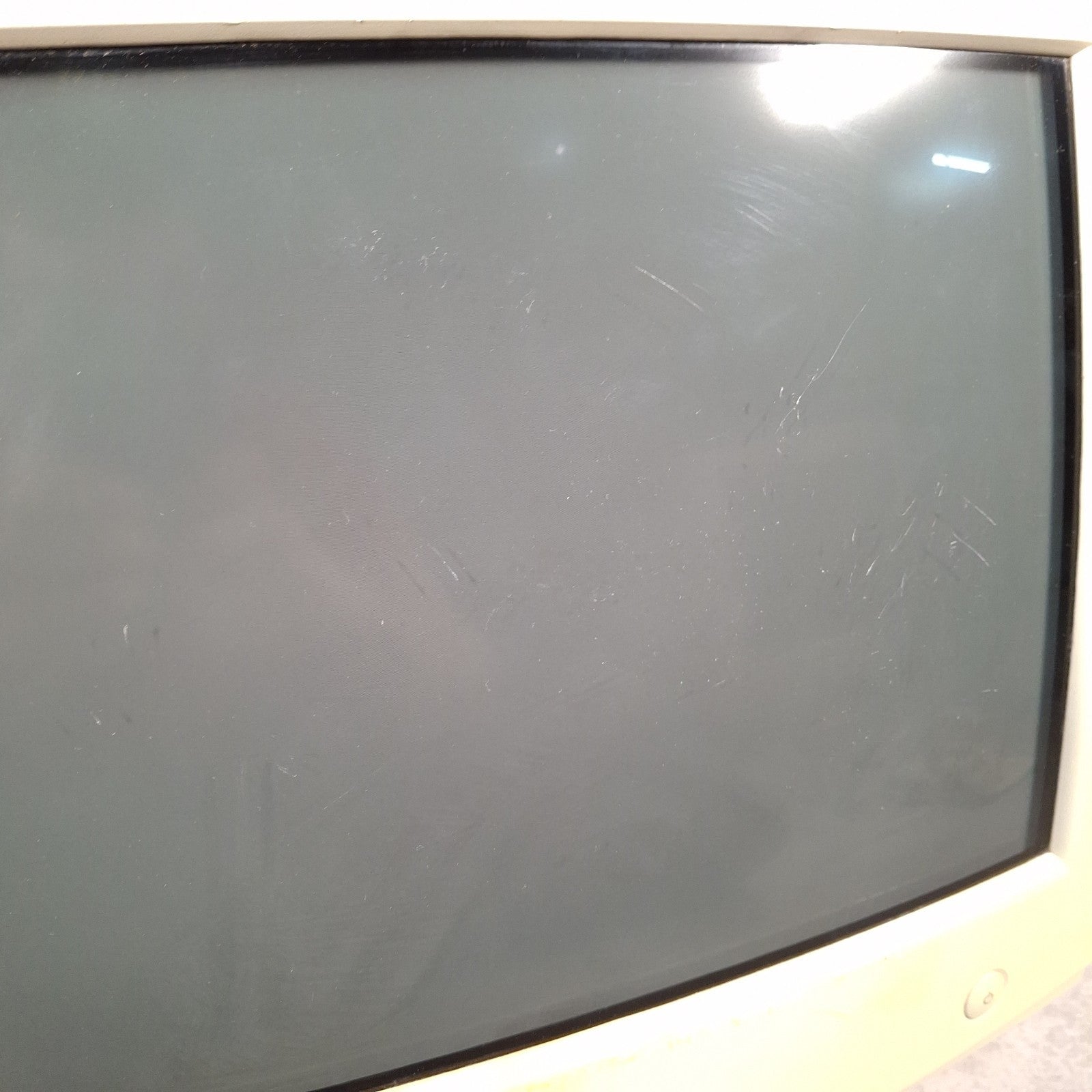 CRT Monitor 17” VGA Retro Gaming PC RM RM700-A Beige 2001