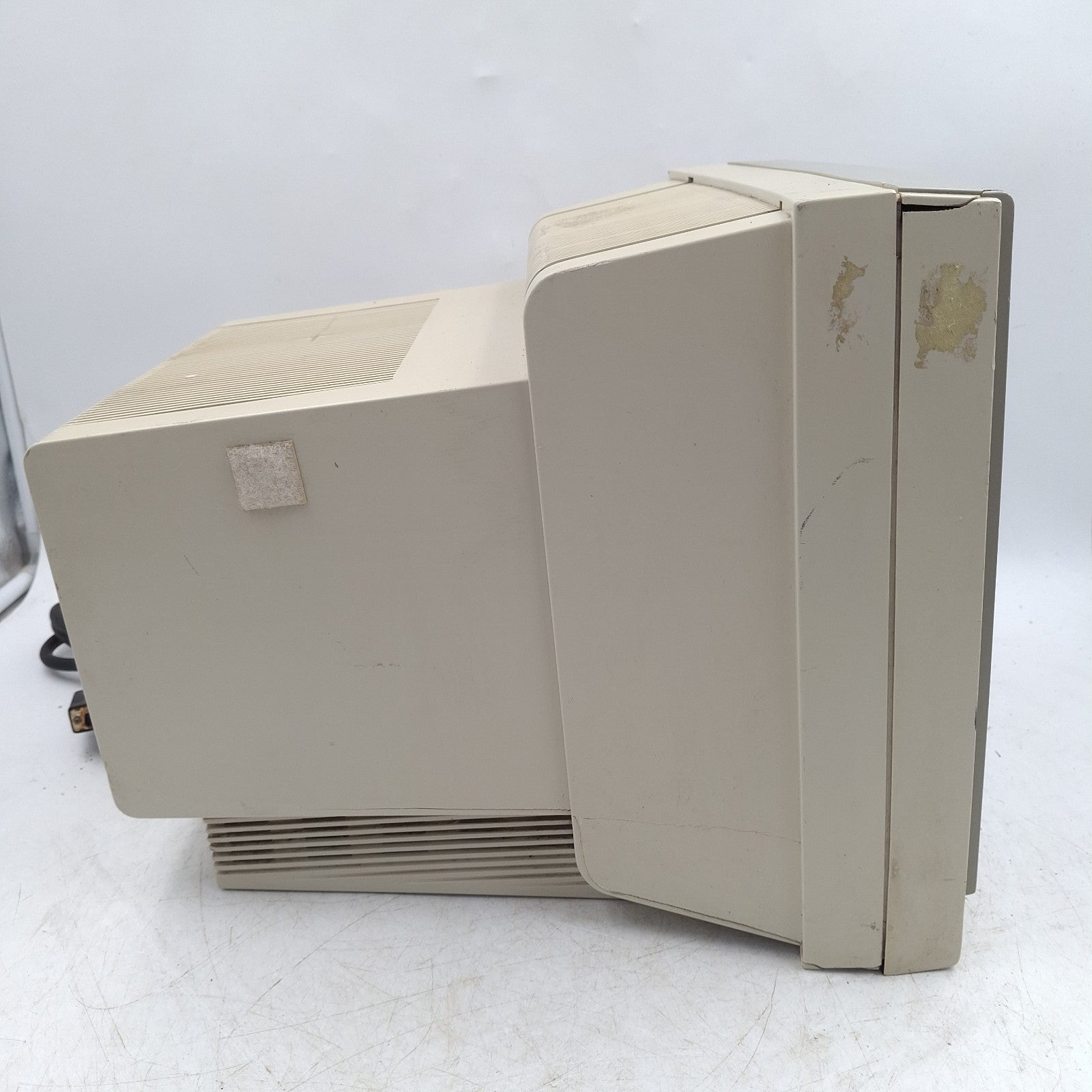 AST Model 66267 SVGA CRT Monitor | Vintage Beige | Faulty / Spares or Repairs | Used