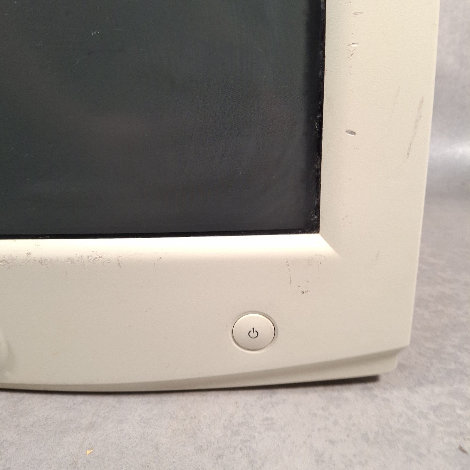 RM RM700-A 17" CRT Monitor | VGA | Beige | No Stand | Retro PC & Gaming | Used | Early 2000s