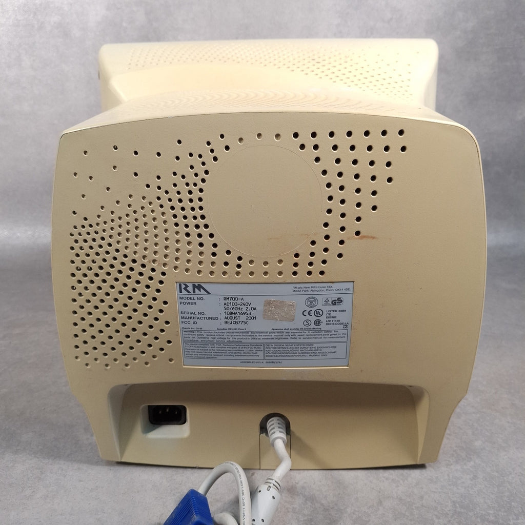 CRT Monitor 17” VGA Retro Gaming PC RM RM700-A Beige 2001