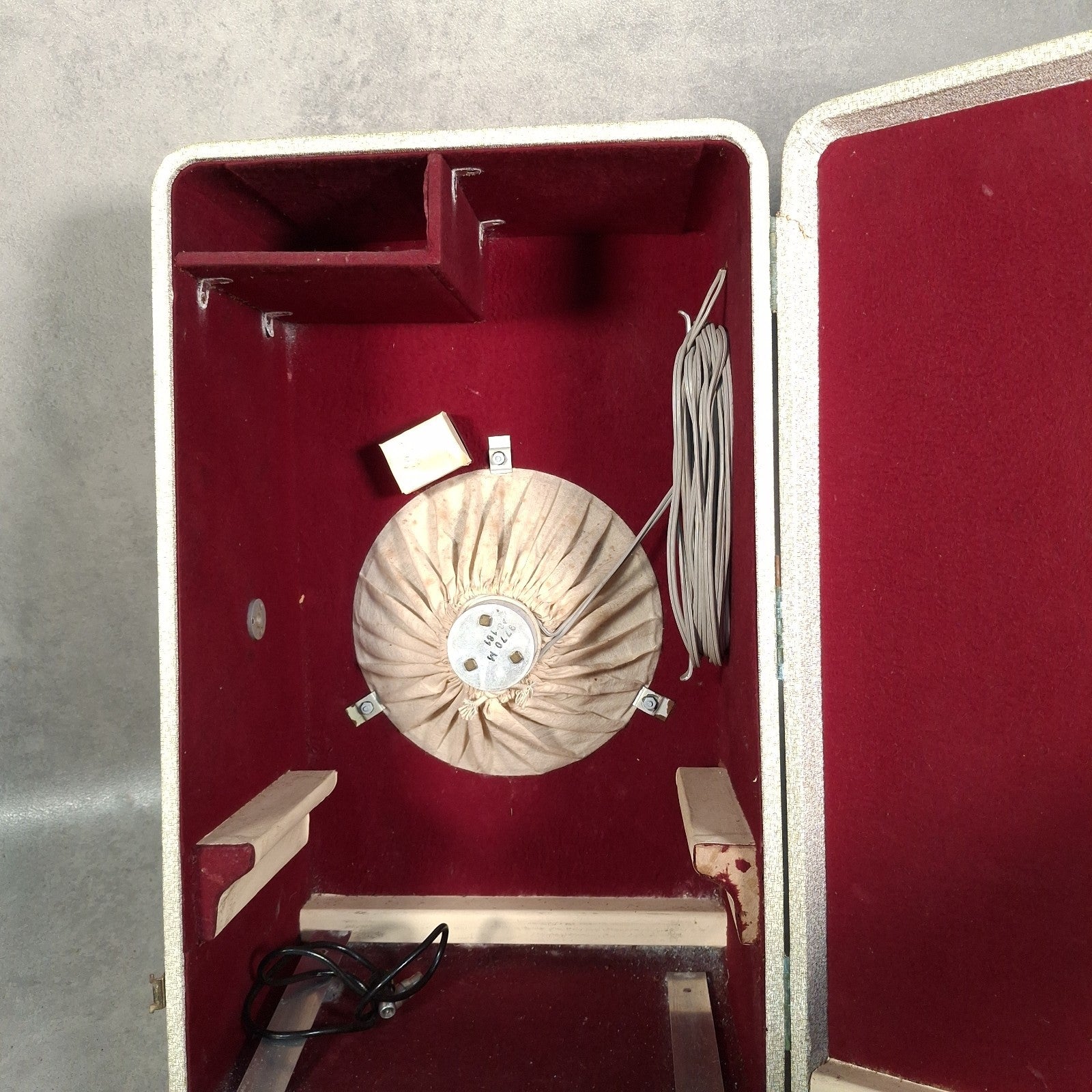 1957 Vintage Cirse Sound 8mm Cine Film Projector in Speaker Case Spares Repairs